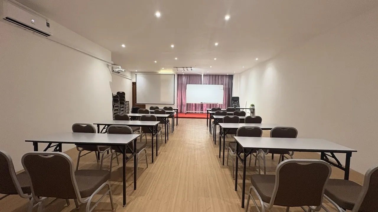Foto suasana bilik latihan seminar Calestra Taman Molek Johor Bahru