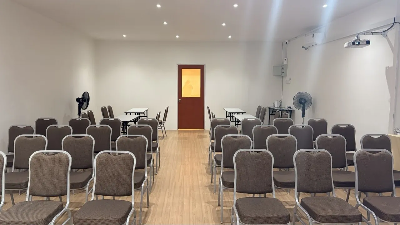 Foto suasana bilik latihan seminar Calestra Taman Molek Johor Bahru