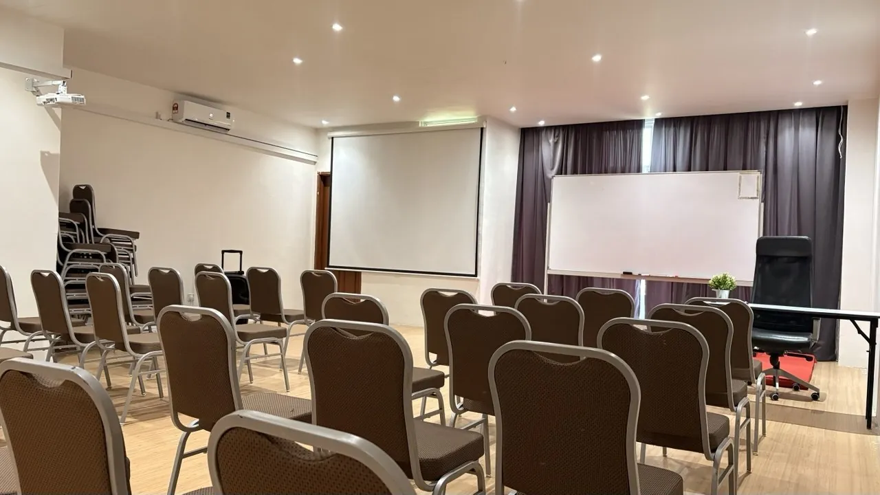 Foto suasana bilik latihan seminar Calestra Taman Molek Johor Bahru