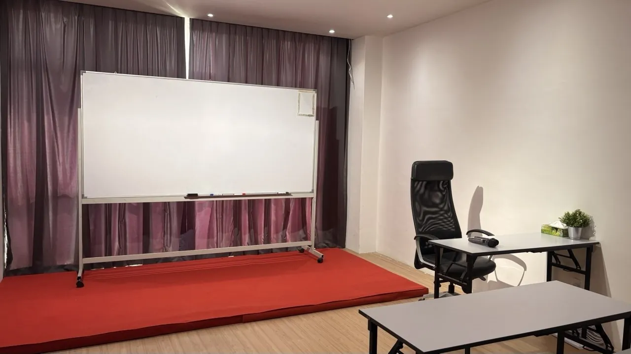 Foto suasana bilik latihan seminar Calestra Taman Molek Johor Bahru