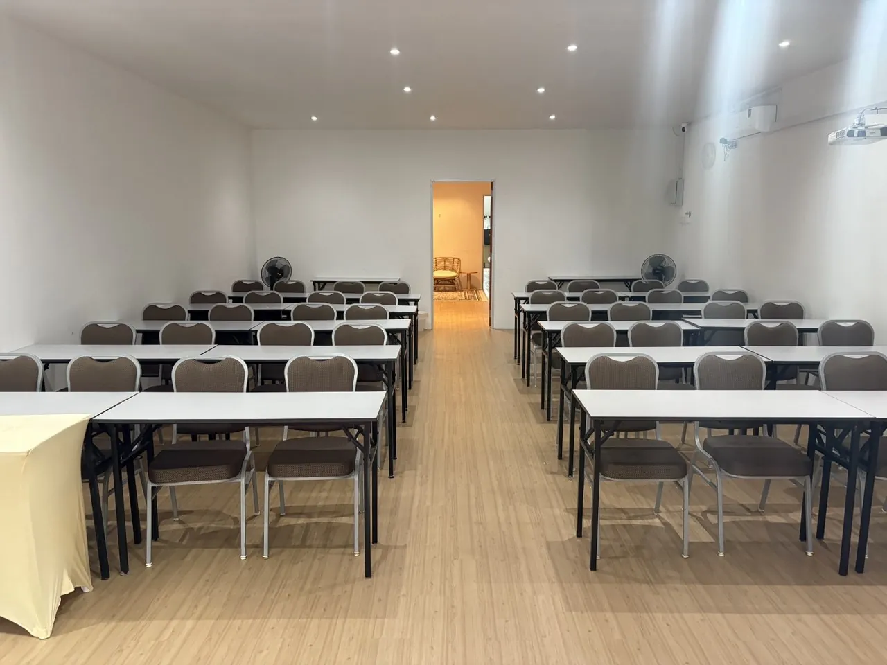Foto suasana bilik latihan seminar Calestra Taman Molek Johor Bahru